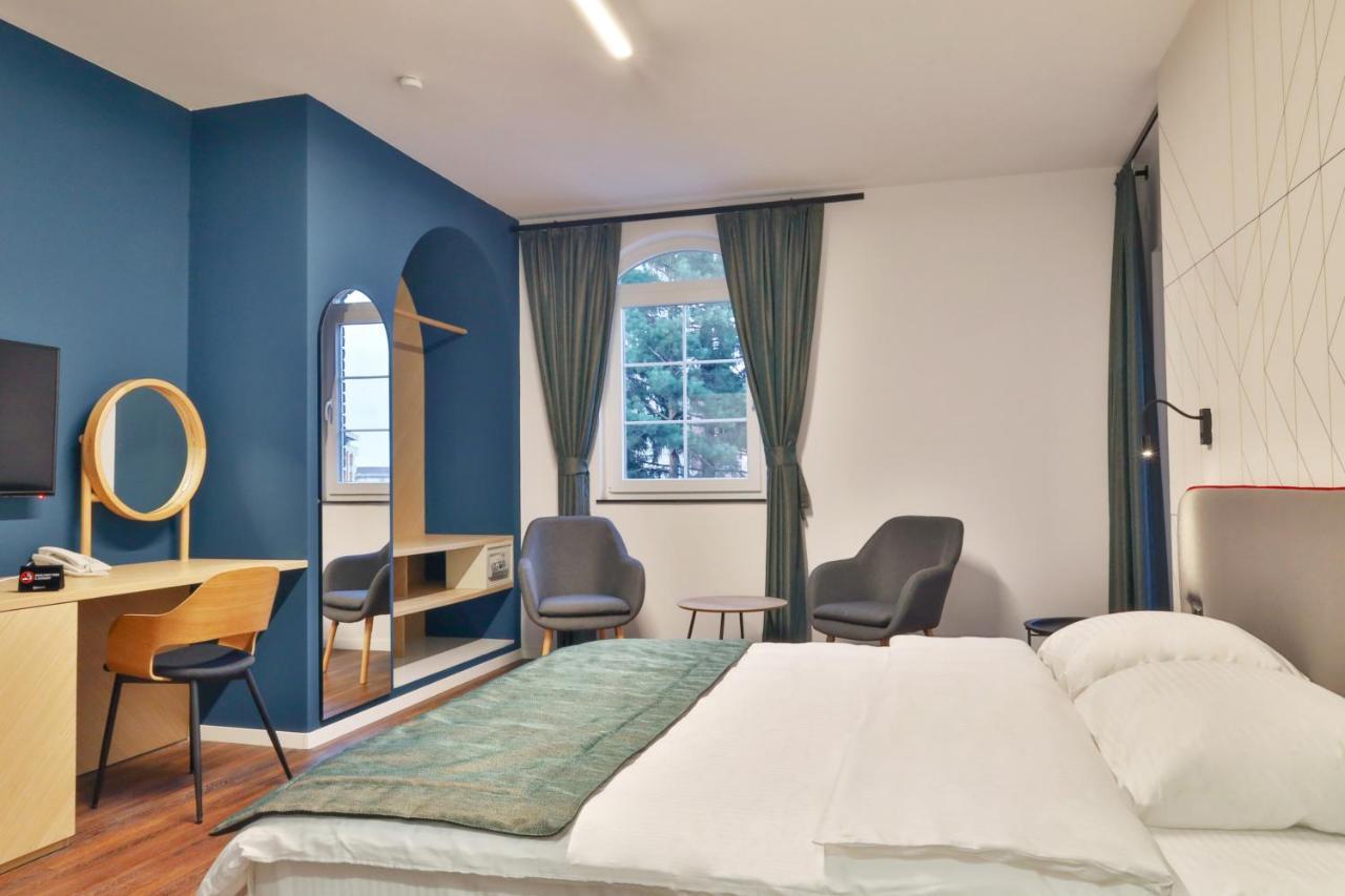 Benelux Hotel Peć Eksteriør billede